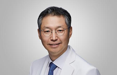 스마트폰 사용 일상화… 손 저림 반복되면 ‘손목터널증후군’ 의심해야