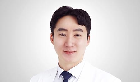 손놀림·보행에 이상 생기는 ‘경추척수증’, 목디스크와 차이는?